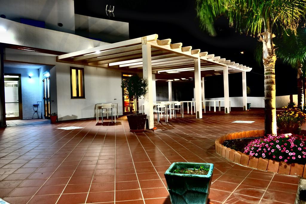 Alta Marea Hotel Gioiosa Marea Exterior foto
