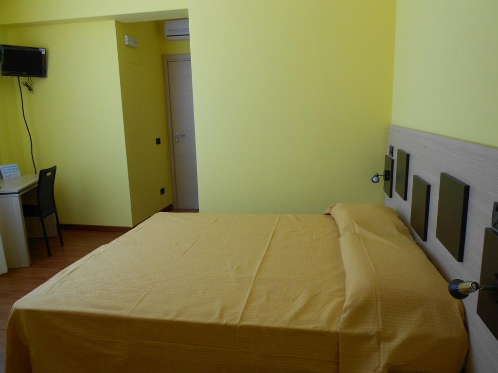 Alta Marea Hotel Gioiosa Marea Quarto foto